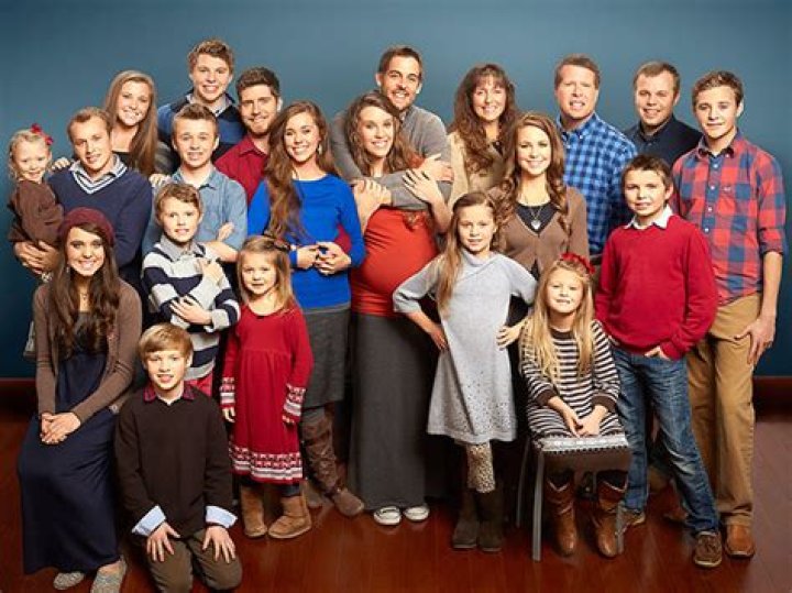 TLC Cancels ’19 Kids & Counting’ After Sex Scandal