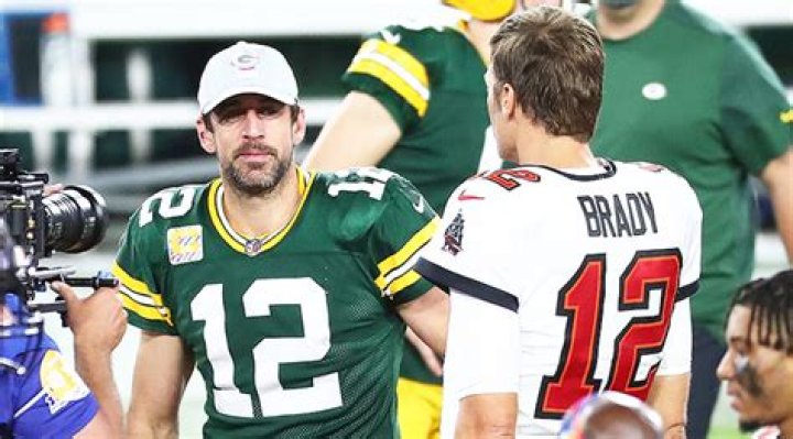 Aaron Rodgers Shades Tom Brady & Patriots’ Deflategate Scandal – Hollywood Life