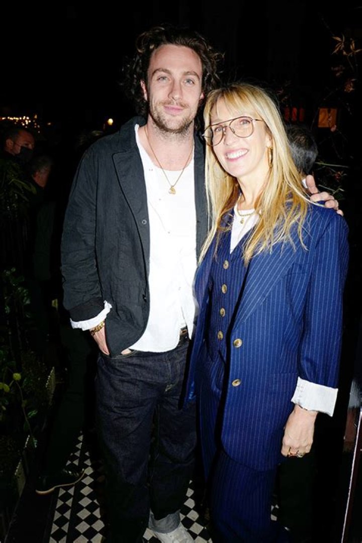 Aaron Taylor-Johnson & Wife Sam Show Off Their Love At London Boutique – Hollywood Life