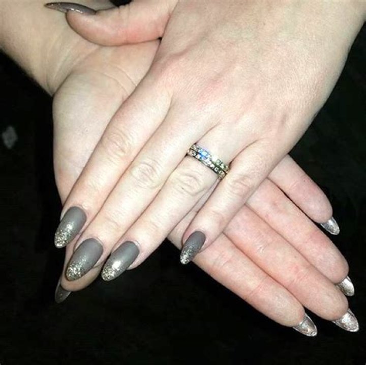 Adele’s Gorgeous Metallic Nails On ‘SNL’ — Get The Exact Look