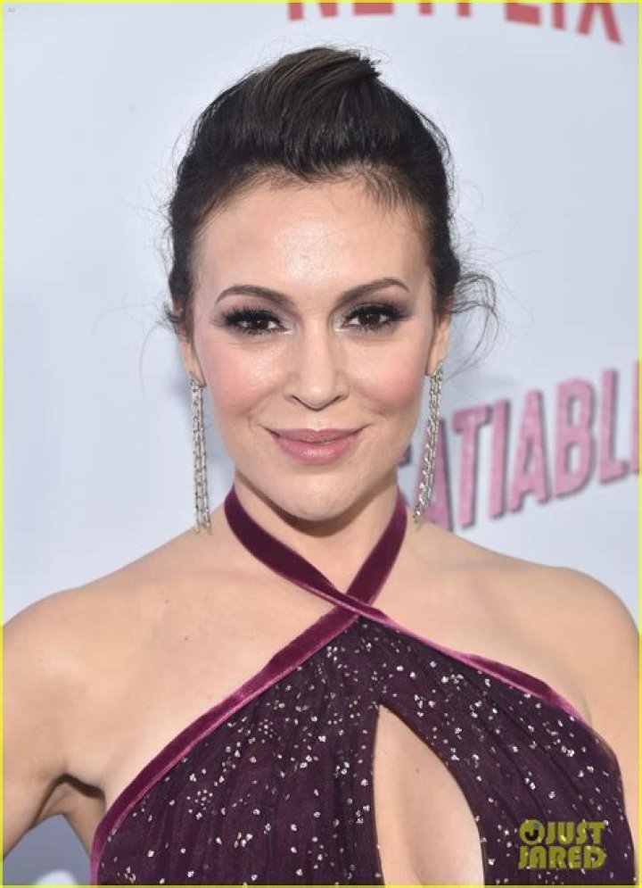Alyssa Milano Claps Back & Throws An F-Bomb After She’s Called A ‘Washed Up Actress’ — Watch