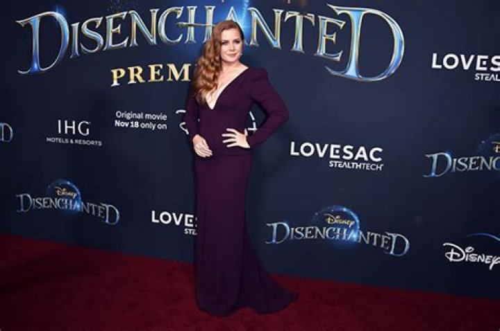 Amy Adams’ Plunging Burgundy Dress At ‘Disenchanted’ Premiere: Photos – Hollywood Life