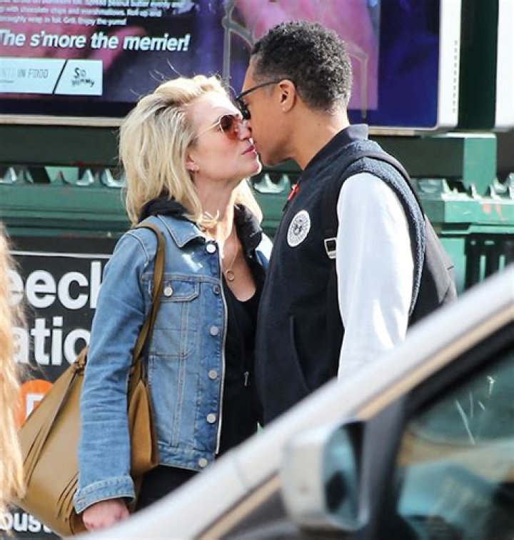 Amy Robach & T.J. Holmes Kiss In NYC After Running Half Marathon Together: Photo