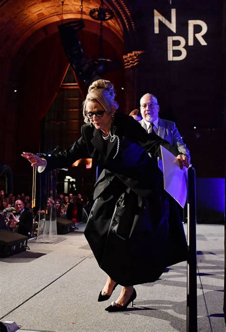 Amy Sedaris Falls Down On Stage While Presenting at National Board of Review Awards: Photos