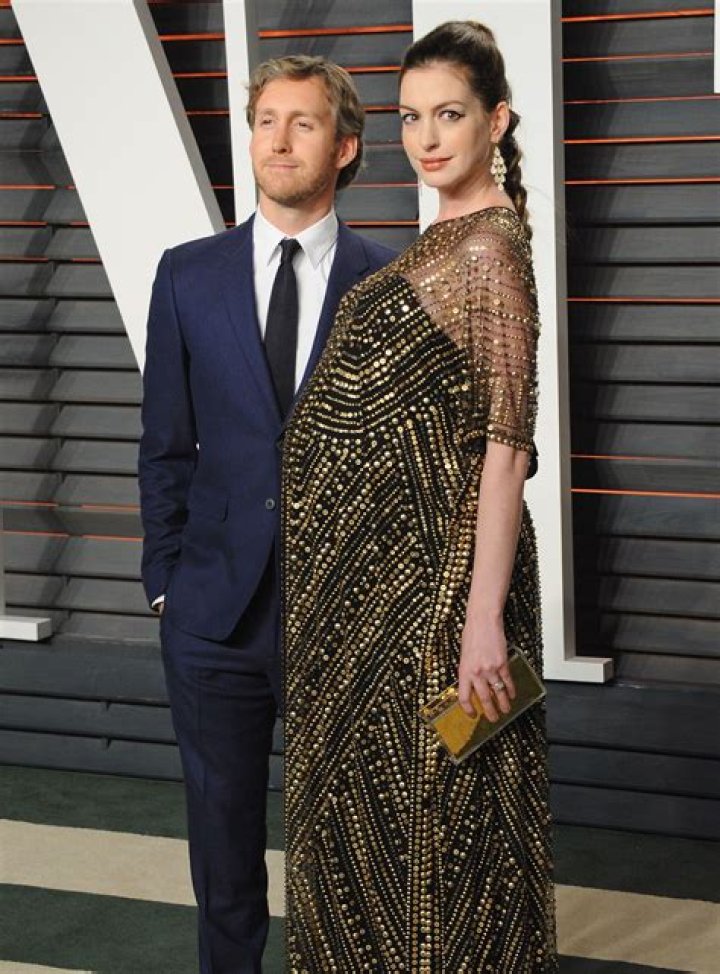 Anne Hathaway Announces Second Pregnancy With Surprise Baby Bump Instagram — See Pic