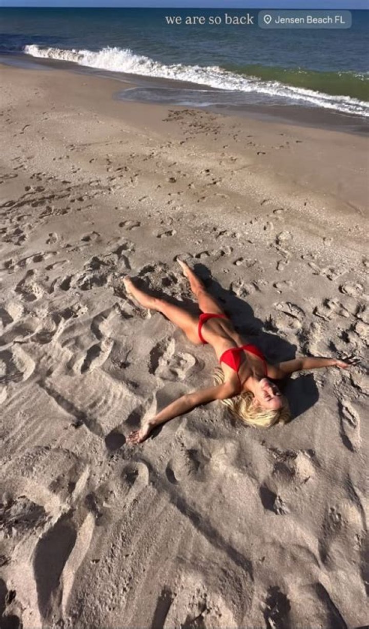 [PICS] Ashley Graham’s ‘Baywatch’ Swimsuit — See Her Sexy Beach Shoot – Hollywood Life