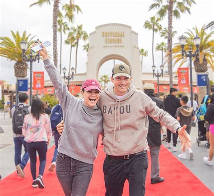 Ashton Kutcher & Mila Kunis Cuddle Up For Family Outing At Universal Studios: Photo
