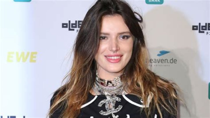 Bella Thorne’s Chanel Suit At the Movie Premiere of ‘Her & Him’ In Germany – Hollywood Life