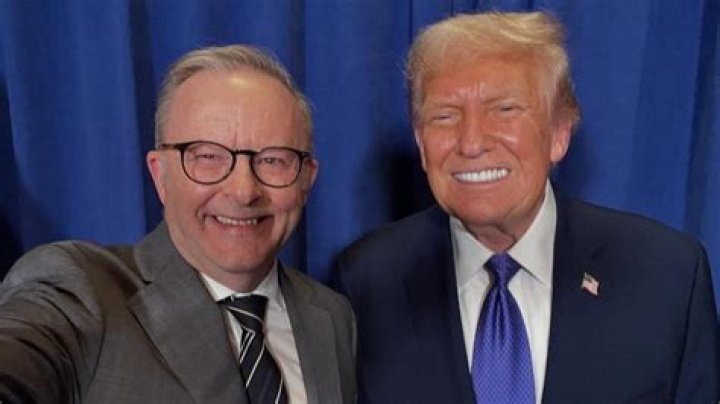 Bernie Sanders & John McCain Take A Selfie At Trump’s Inauguration & It’s Epic — Pics