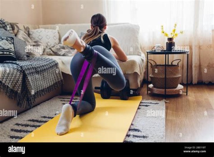 The Easy At-Home Workout You Can Do In 45 Minutes To Tone Your Biceps, Glutes & Thighs