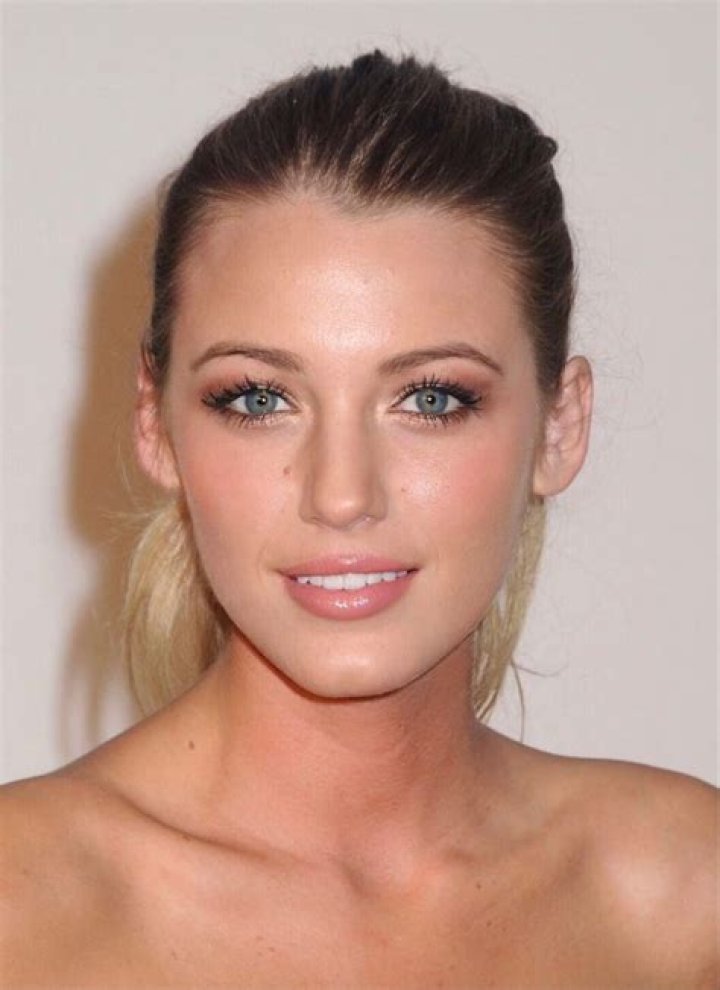 Blake Lively Posts Makeup Free Selfie With Messy Hair To Sum Up 2020 – Hollywood Life