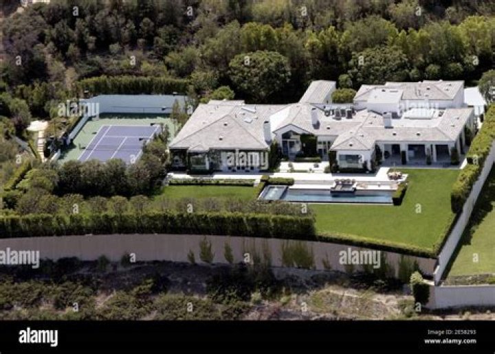 Blake Shelton’s Home — Inside Beverly Hills Frat House – Hollywood Life