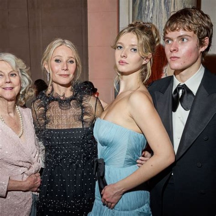 Blythe Danner Acts Like A ‘Complete Fool’ Around Gwyneth Paltrow’s Kids