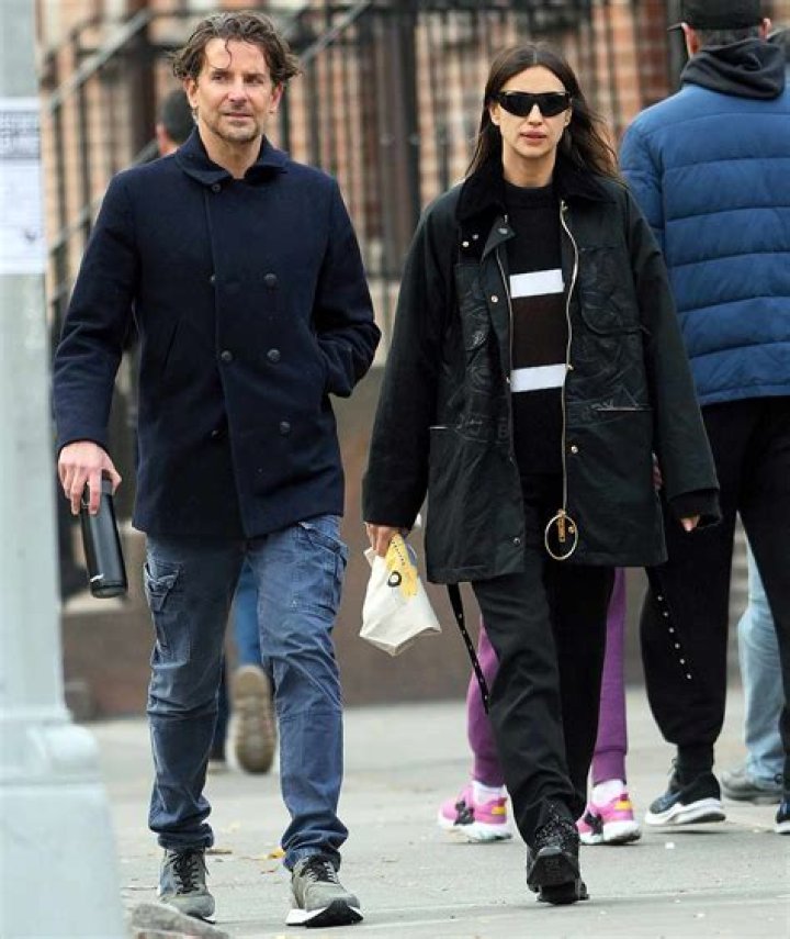 Bradley Cooper & Irina Shayk Link Arms In New York: Photos – Hollywood Life
