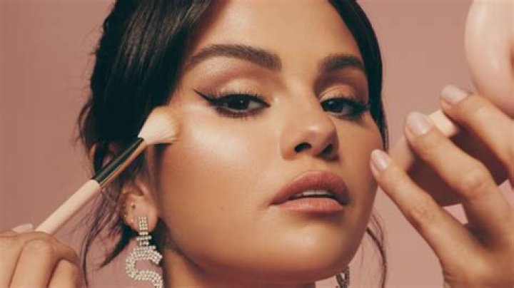 Britney Spears Proudly Shows Off Her Freckles & Selena Gomez Gushes Over Her ‘Rare Beauty’