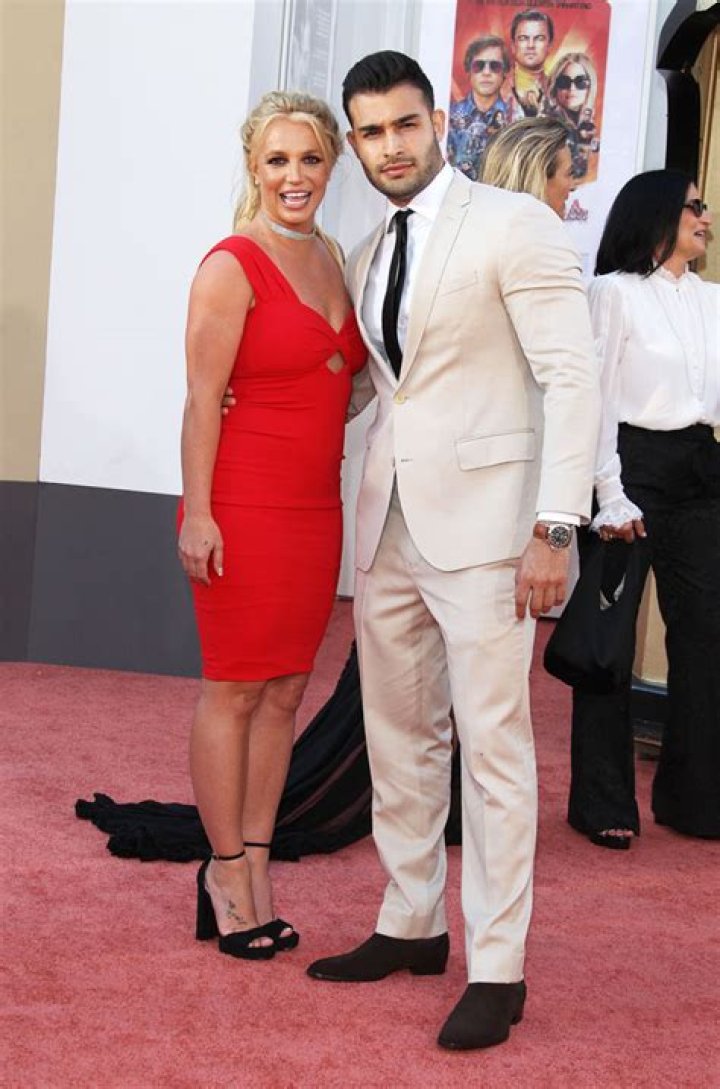 Britney Spears & Hunky BF Sam Asghari Go On A ‘Fun’ & Romantic Bike Ride Date At The Beach