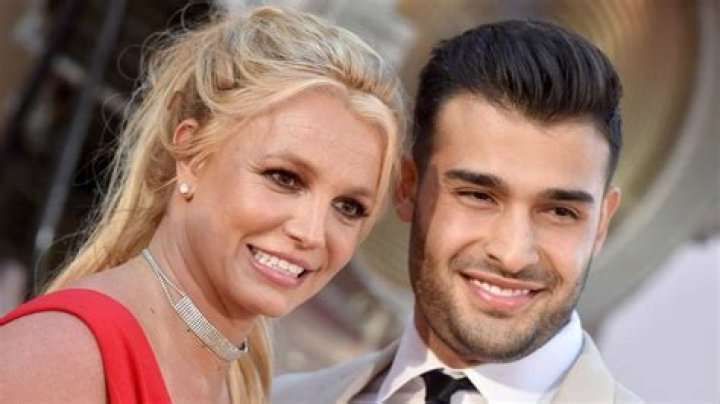 Britney Spears Gushes Over Fiancé Sam Asghari On Valentine’s Day: He’s ‘Pretty Hot’ — Watch