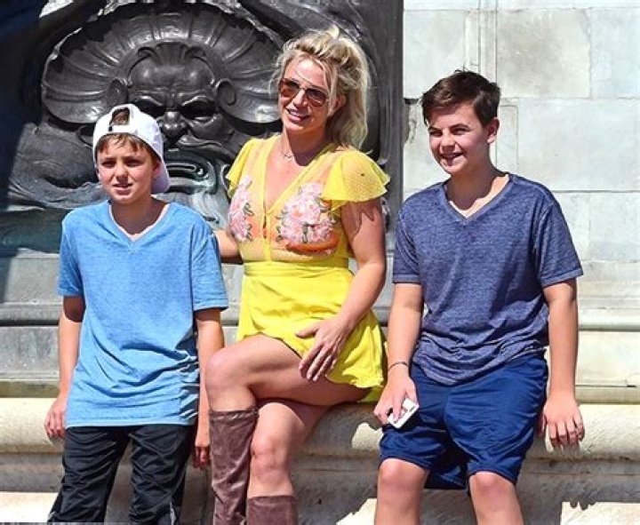 Britney Spears Won’t See Her 2 Sons Before They Move To Hawaii With Dad Kevin Federline: Report