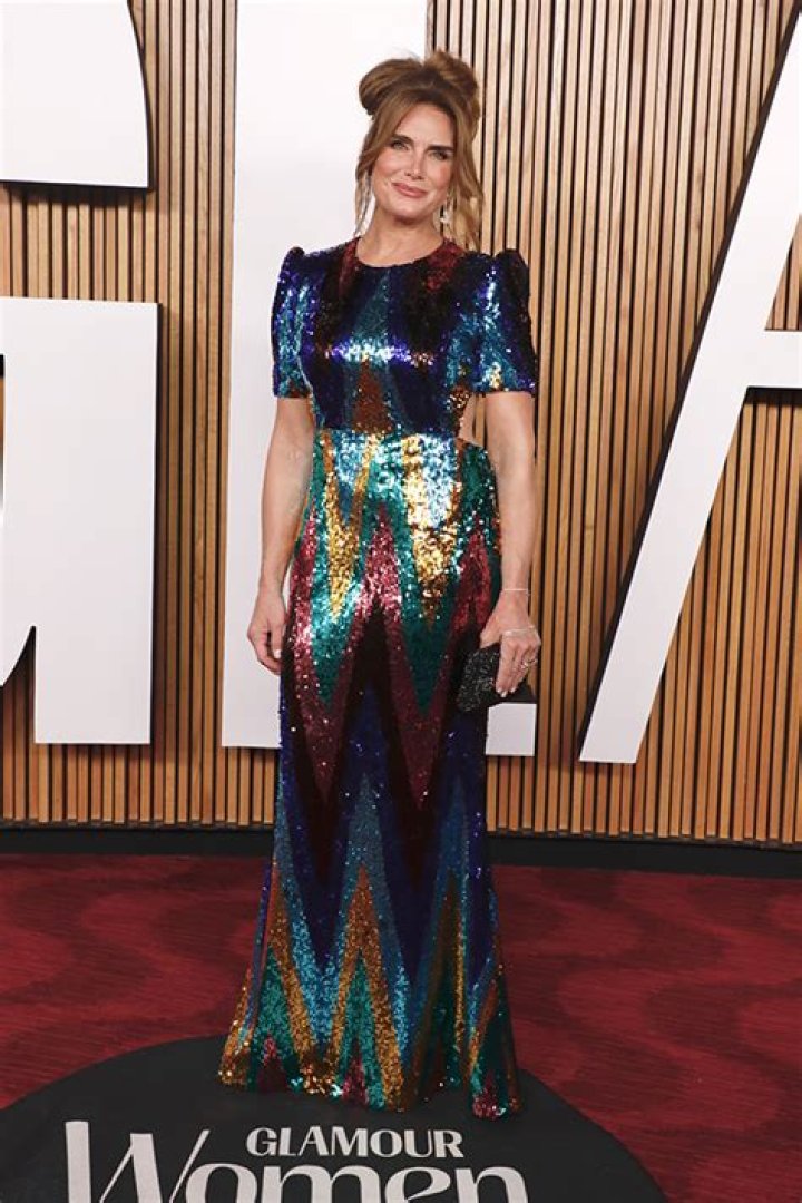 Brooke Shields’ Backless Gown at the Glamour Women of the Year Awards – Hollywood Life