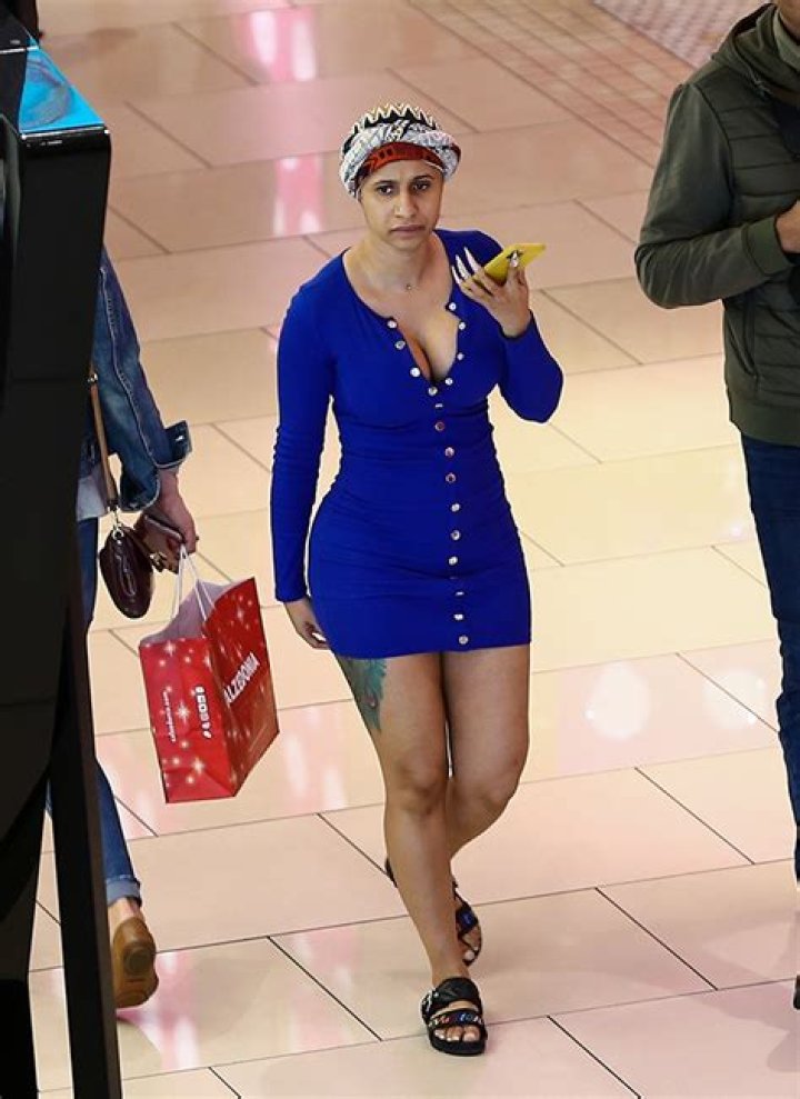 Cardi B Wears No Makeup While Shopping In Miami: Photos – Hollywood Life