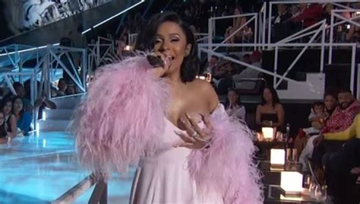 Cardi B’s Wardrobe Malfunction At 2017 VMA — Accidental Nip Slip – Hollywood Life