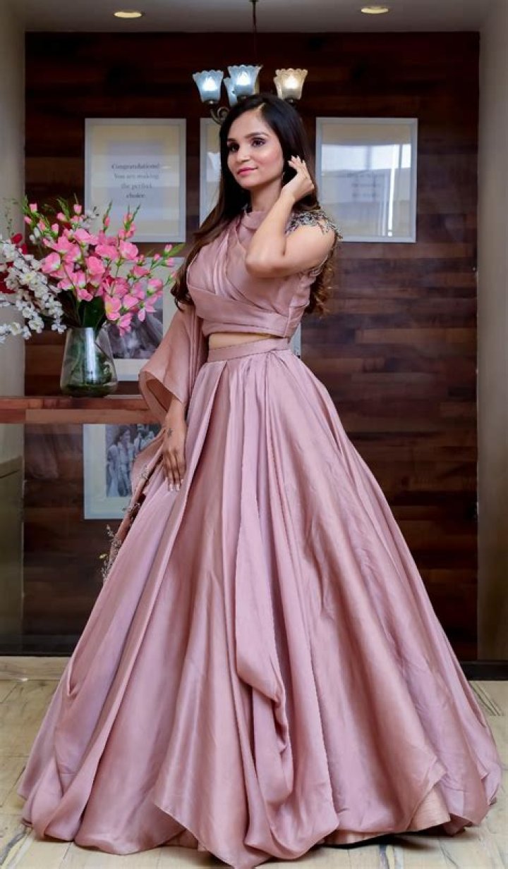 Carmen Electra Gives Big Barbie Vibes In Pink Crop Top, Plunging Swimsuit & More Looks