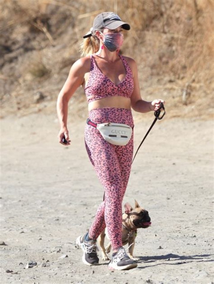 Celebrities Hiking: Justin Bieber & More Getting Exercise On Hikes