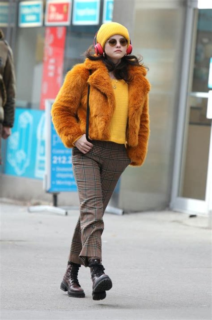 Stars Wearing Beanies: Photos – Hollywood Life