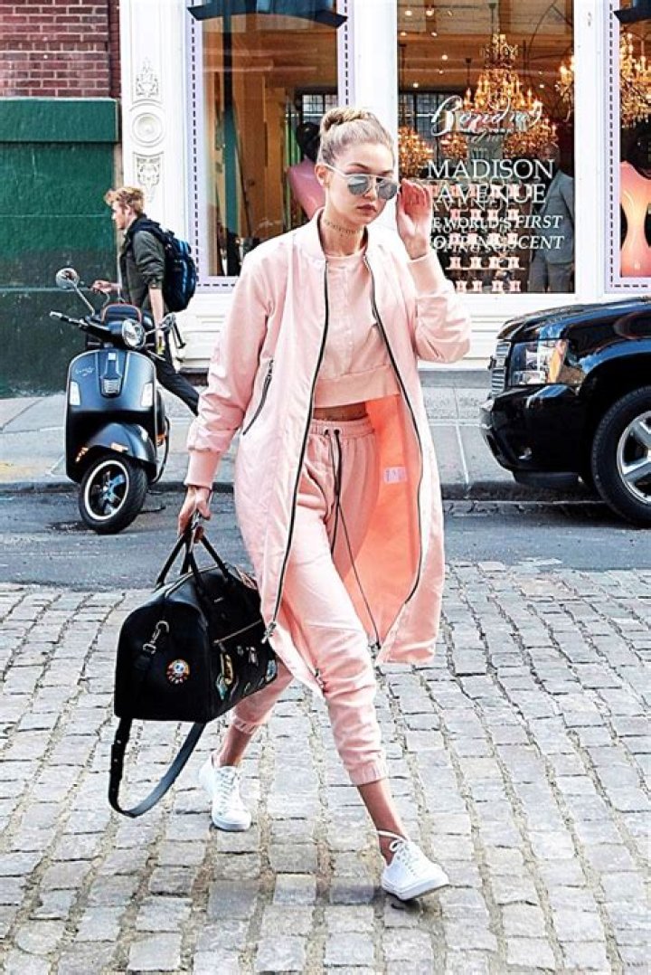 Celebs Wearing Pastel-Colored Outfits — PICS