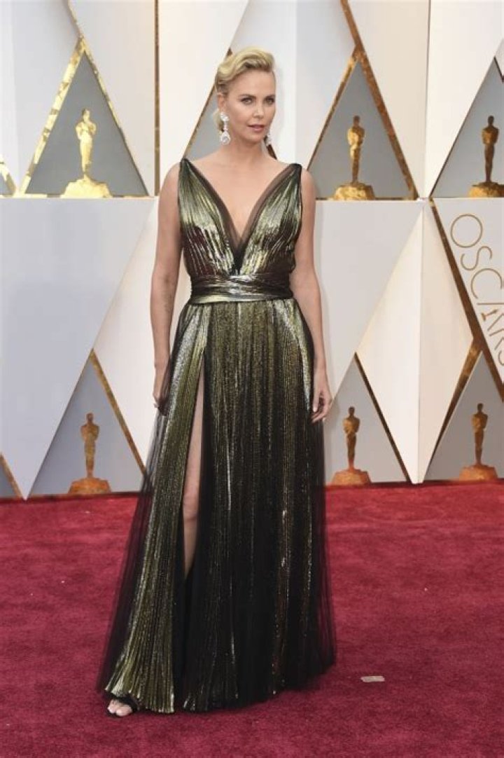 Celebs Wearing Slit Gowns At Academy Awards: Photos – Hollywood Life