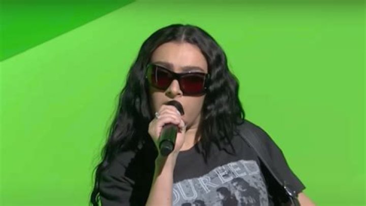 Charli XCX SNL Performance: Video – Hollywood Life