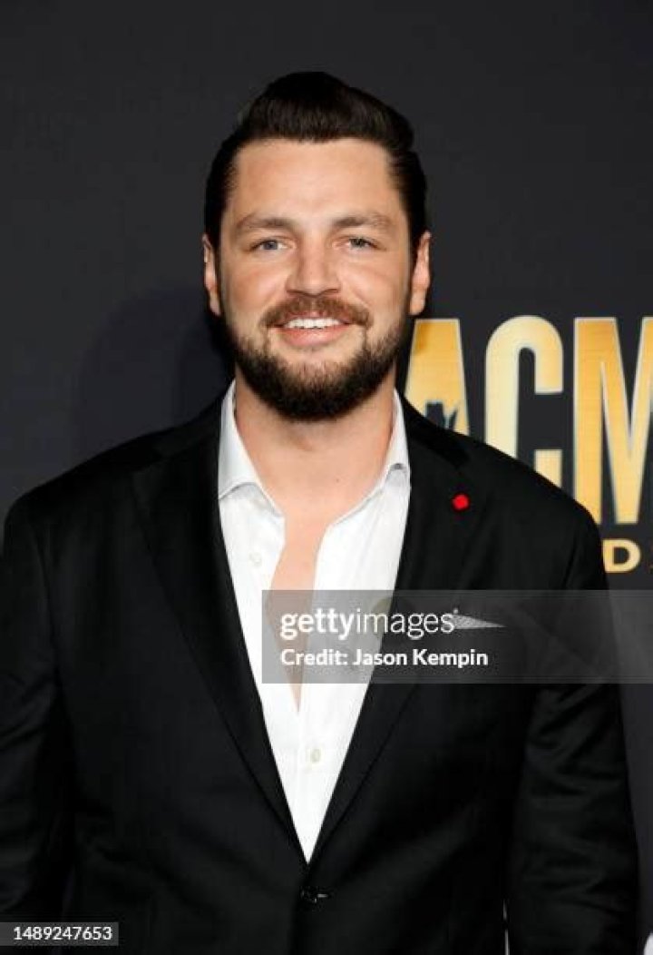 Photos Of the Singer – Hollywood Life