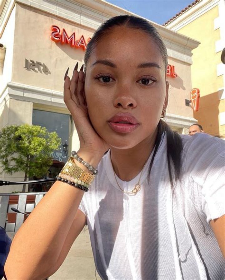 Chris Brown Wants To Be DaniLeigh’s ‘Bae’ Amid Ammika Pregnancy Buzz – Hollywood Life