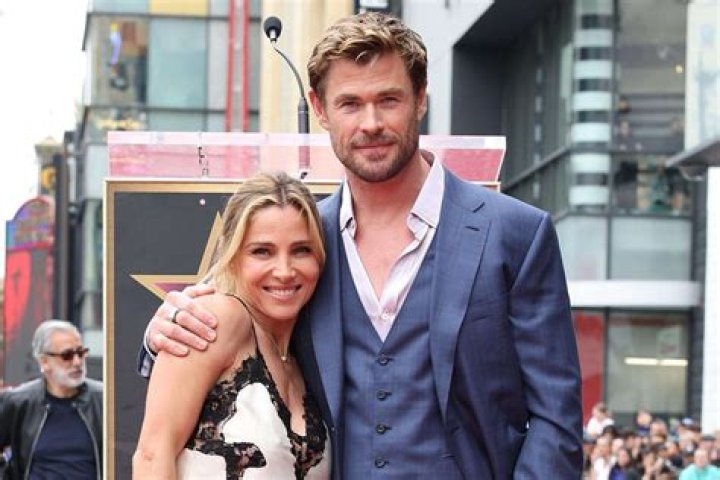 Chris Hemsworth’s Mom Looks So Young In Mother’s Day Post — Photos – Hollywood Life