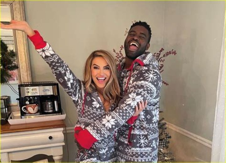 Chrishell Stause & Keo Motsepe’s 1st Christmas With Her Family: Details – Hollywood Life