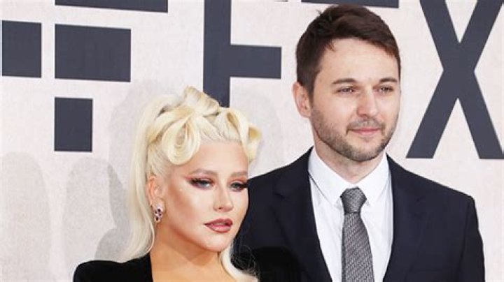 Christina Aguilera’s Fiancé Matthew Rutler Grabs Her Bare Chest: Photo – Hollywood Life