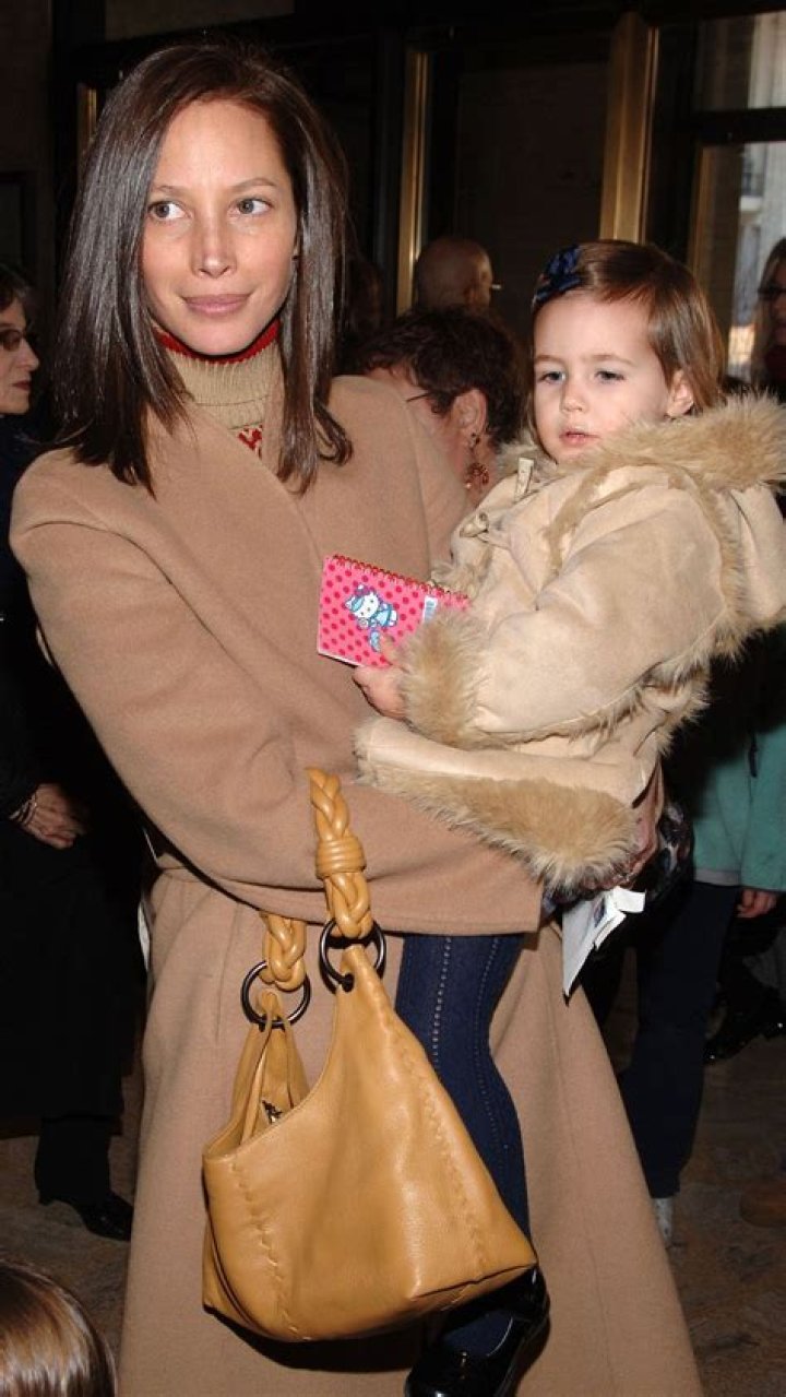 Christy Turlington & Daughter Grace Attend 2022 NYFW: Photos – Hollywood Life