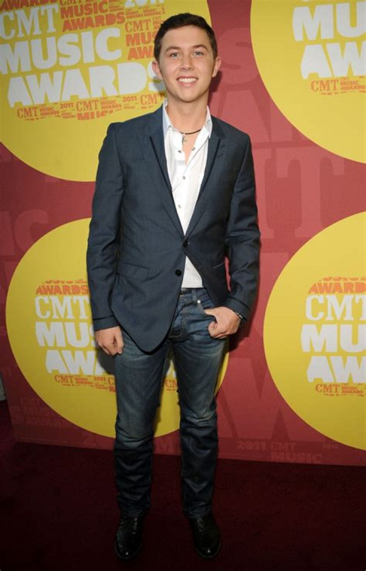 CMT Music Awards Red Carpet 2011 — Justin Bieber, Lauren Alaina, Scotty McCreery & More!