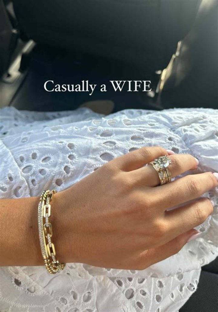 See Diamond Ring Photos – Hollywood Life