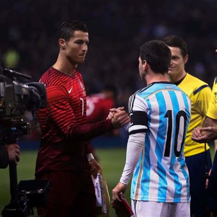Cristiano Ronaldo & Lionel Messi Shake Hands At Soccer Match: Video – Hollywood Life