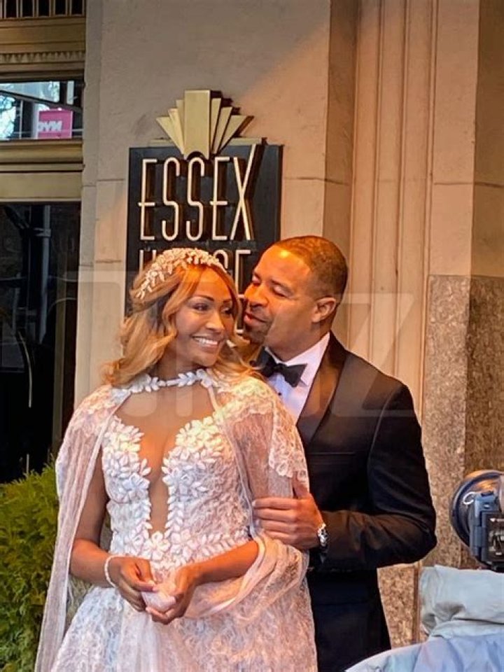 RHOA Star Looks Gorgeous In Gown – Hollywood Life