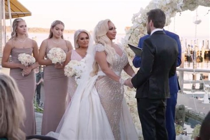 Darcey Avoids Revealing Georgi’s Married – Hollywood Life