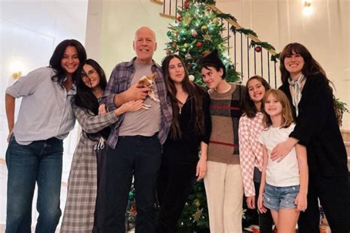 Demi Moore & Bruce Willis Pose With Kids & His Wife For X-Mas Photo – Hollywood Life