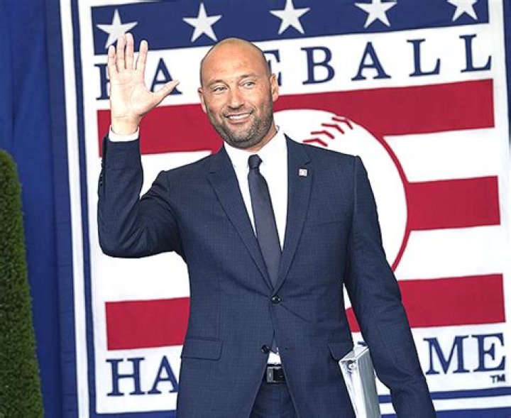 Derek Jeter Slams Rumor That He Gave Gift Bags To One Night Stands – Hollywood Life