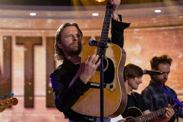 Dierks Bentley & His Daughter Go Bra Shopping In Funny New Video – Hollywood Life