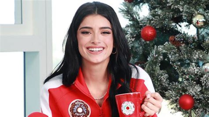 Dixie D’Amelio Talks Jingle Ball Performance With Charli – Hollywood Life