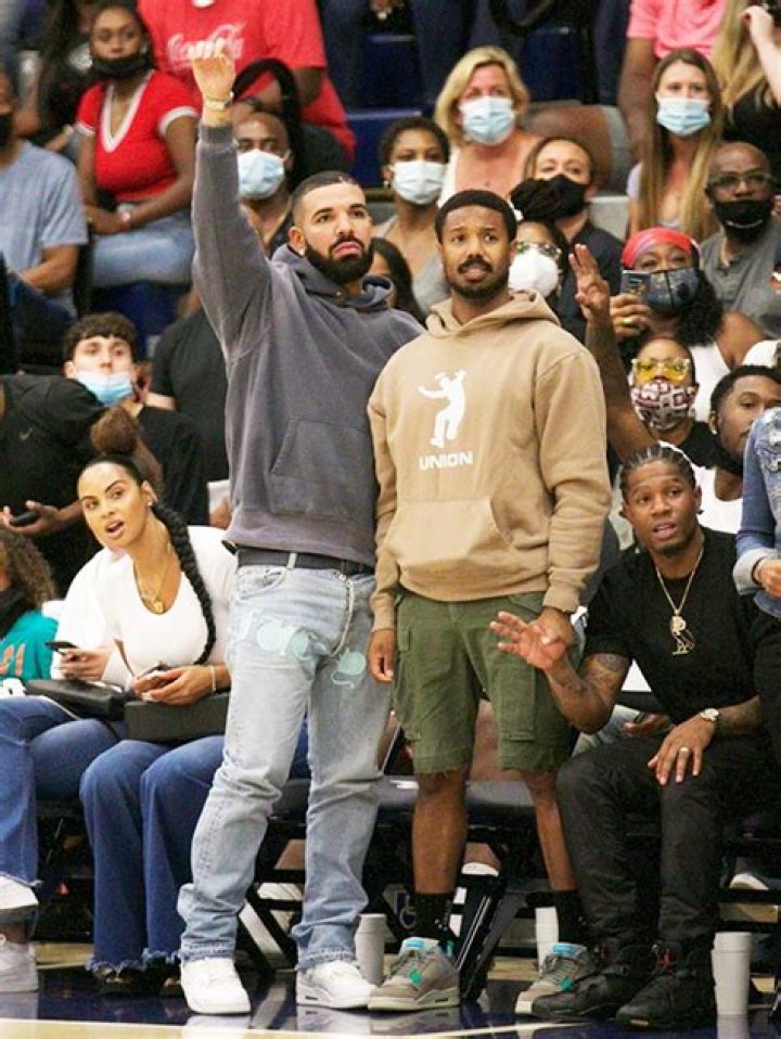 Drake & Michael B Jordan Hang Out At Bronny James’ Basketball Game – Hollywood Life
