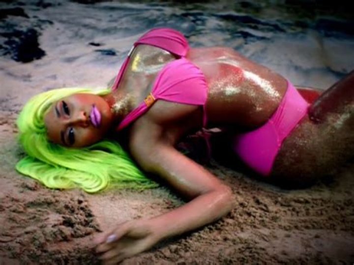 Drake Misses Nicki Minaj — He’s Drooling Over Her Birthday Bikini Pics – Hollywood Life