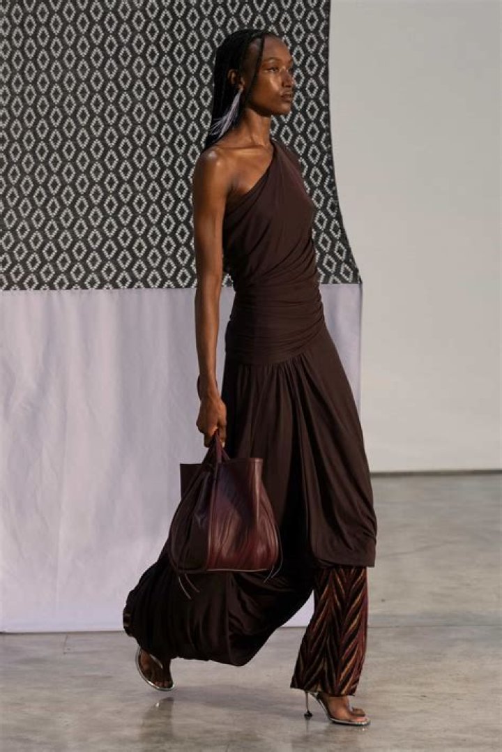 Kamala Harris’ Stepdaughter Ella Emhoff Walks The Runway In 3 Stylish Looks During NYFW Show – Watch