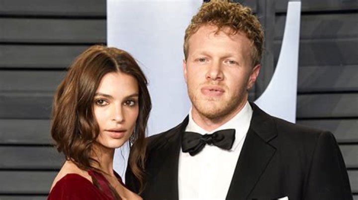 Emily Ratajkowski & Husband Sebastian Bear-McClard Reportedly Split Up – Hollywood Life